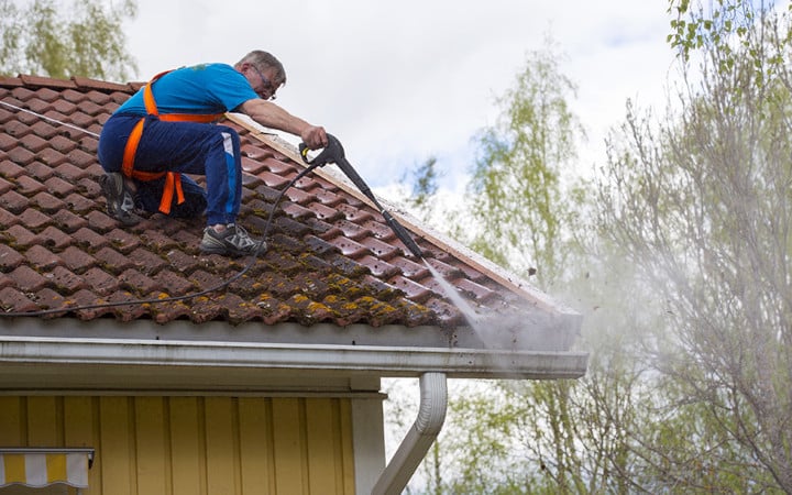 Anti-mousse pour nettoyage toiture en ardoise